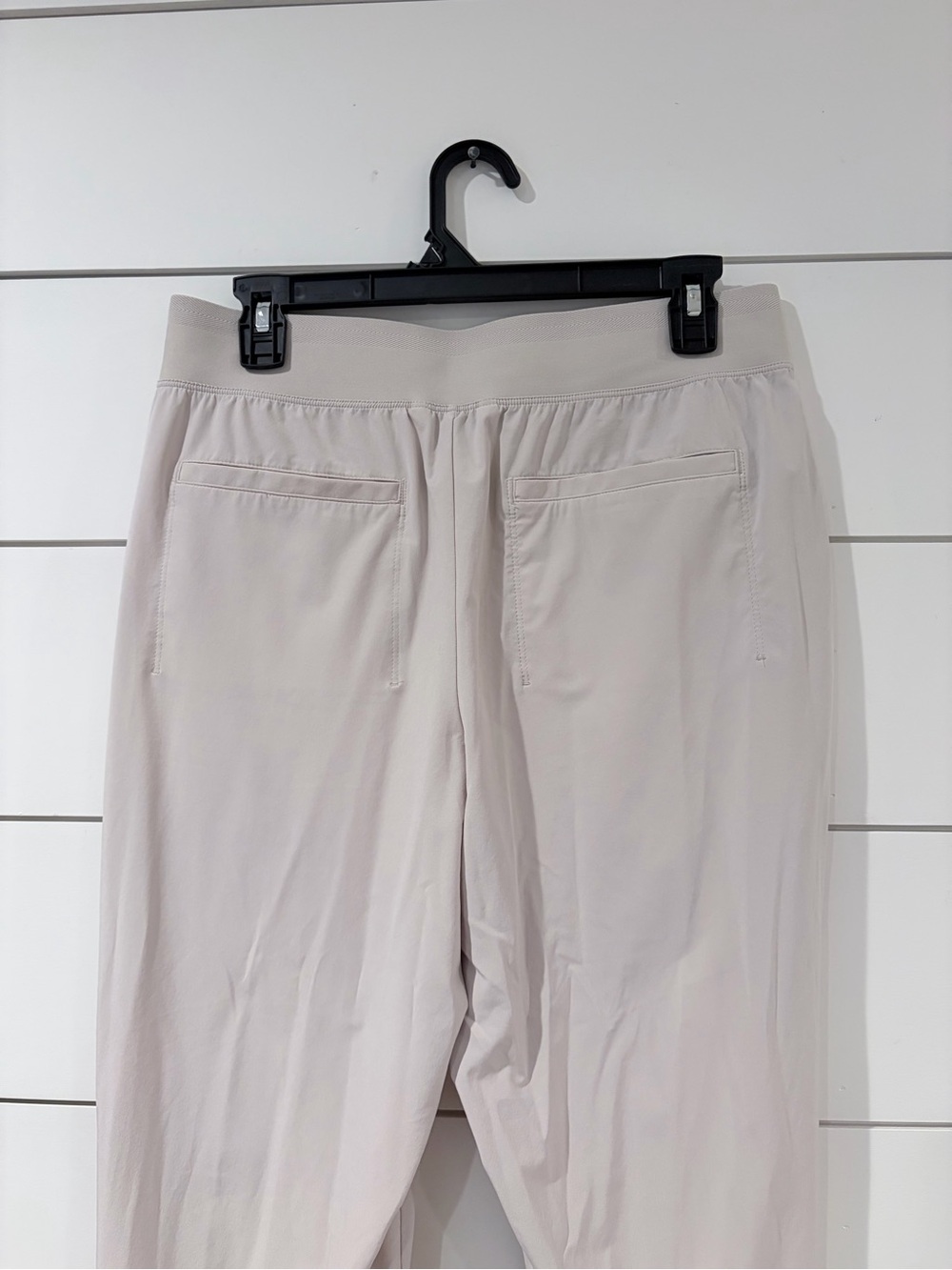 Athleta Beige Stretch Ankle Pants 8 Zip Hem Quiet Luxury Gorpcore Sporty Chic - Picture 7 of 14